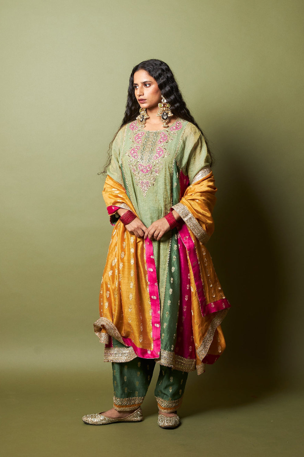 Ratna Pratha Embroidered Kurta Set