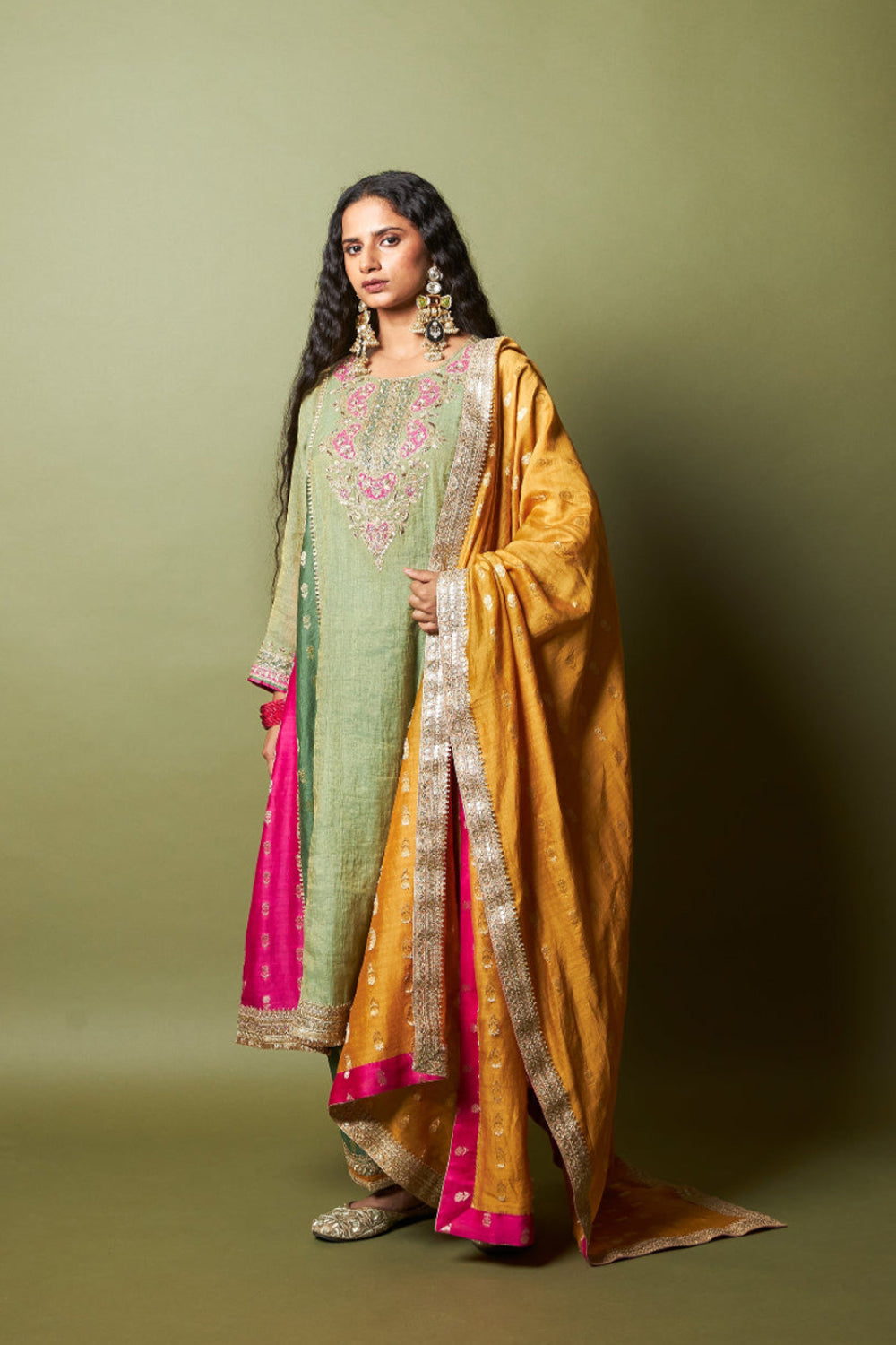 Ratna Pratha Embroidered Kurta Set