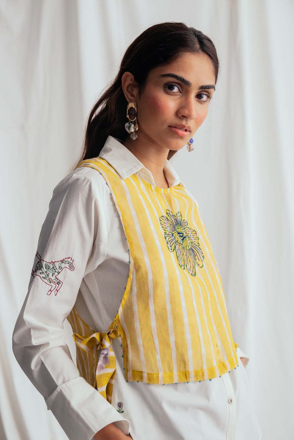 Dhoop Bib