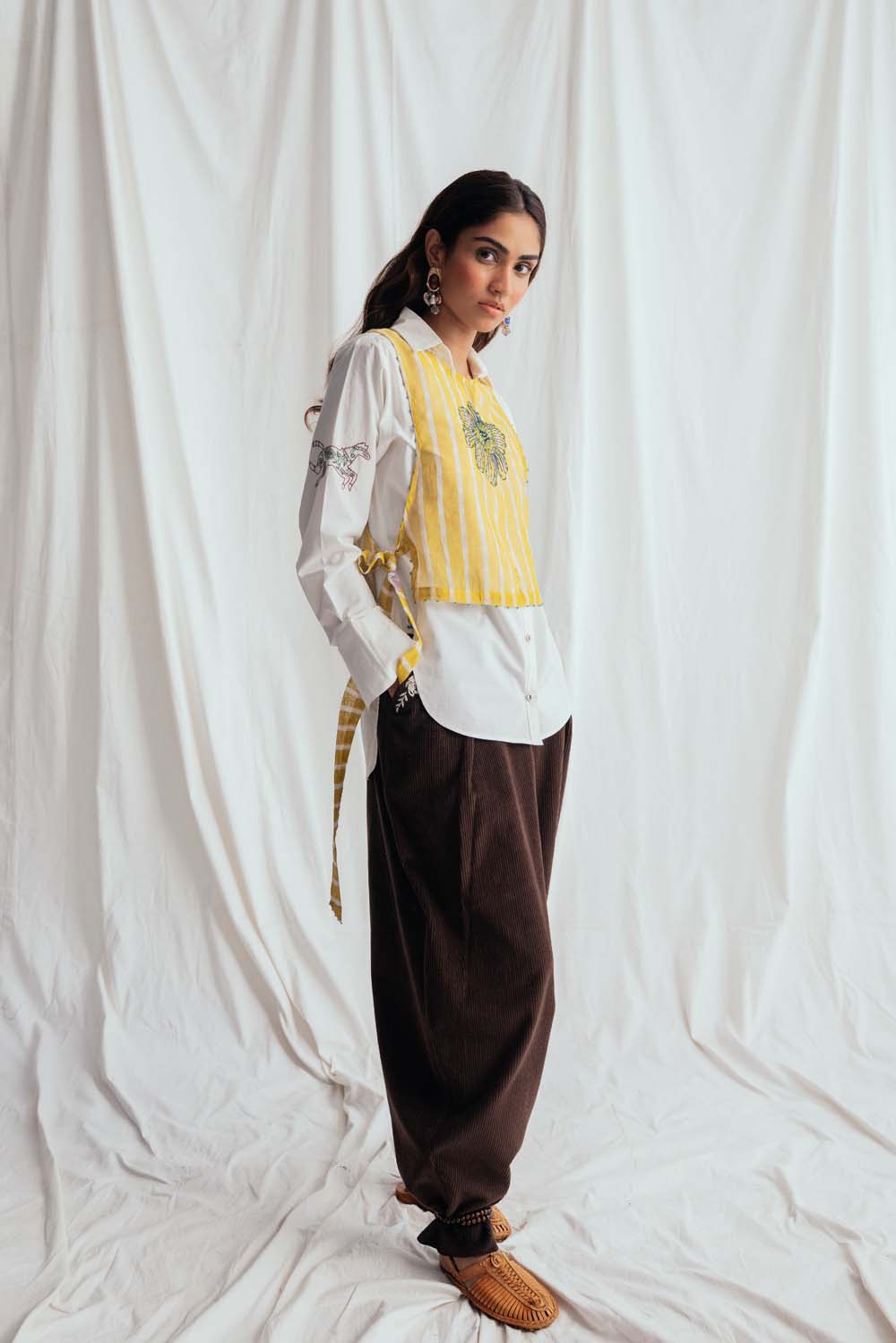 Dhoop Bib