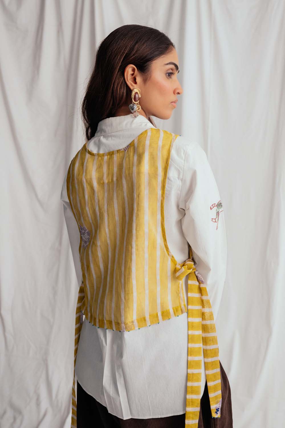 Dhoop Bib