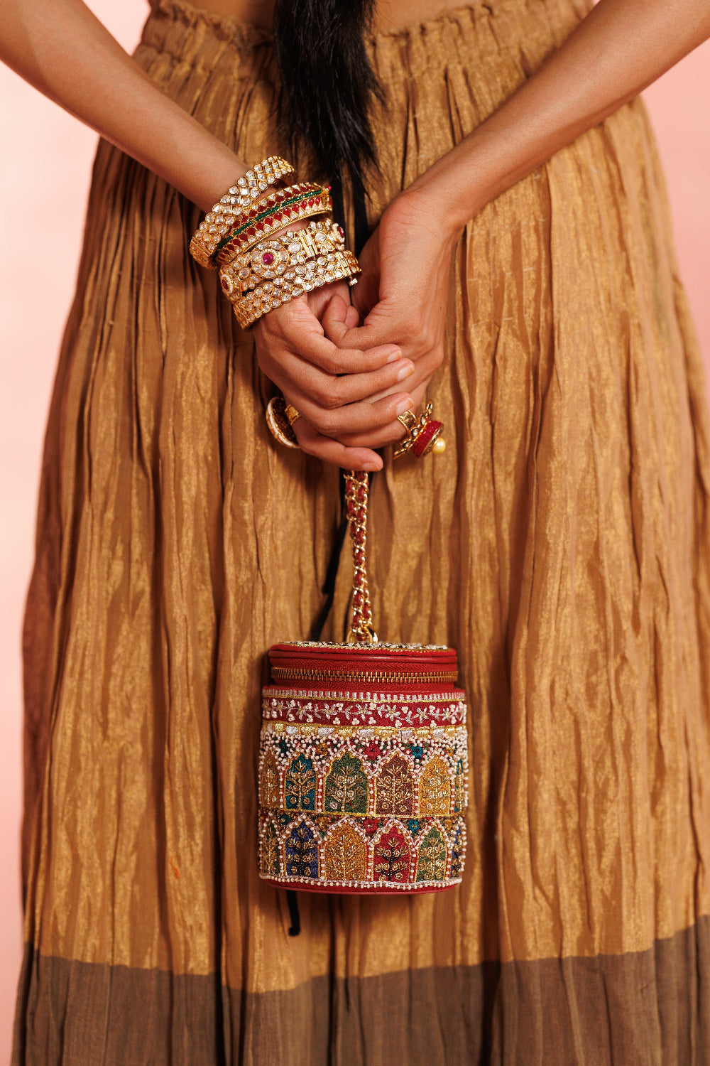 Raaz Barrel Bag