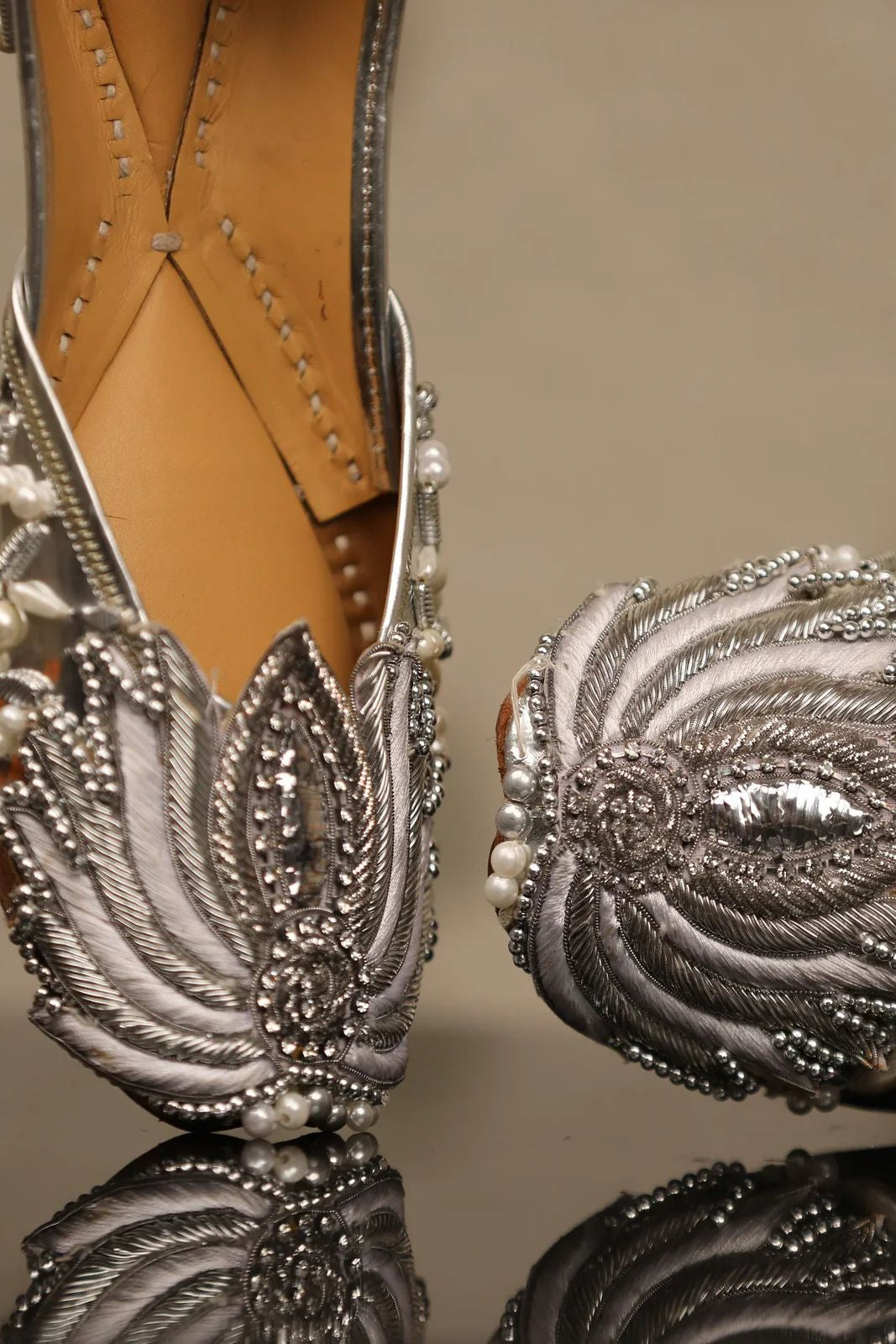 Silver Lotus Jutti