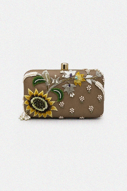 The Baqsa Shell Stone Clutch