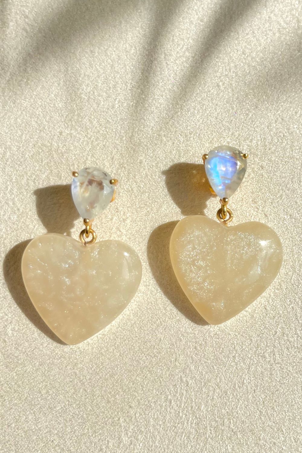 Galaxy Cream Lullaby II Earring (Birthstone June)