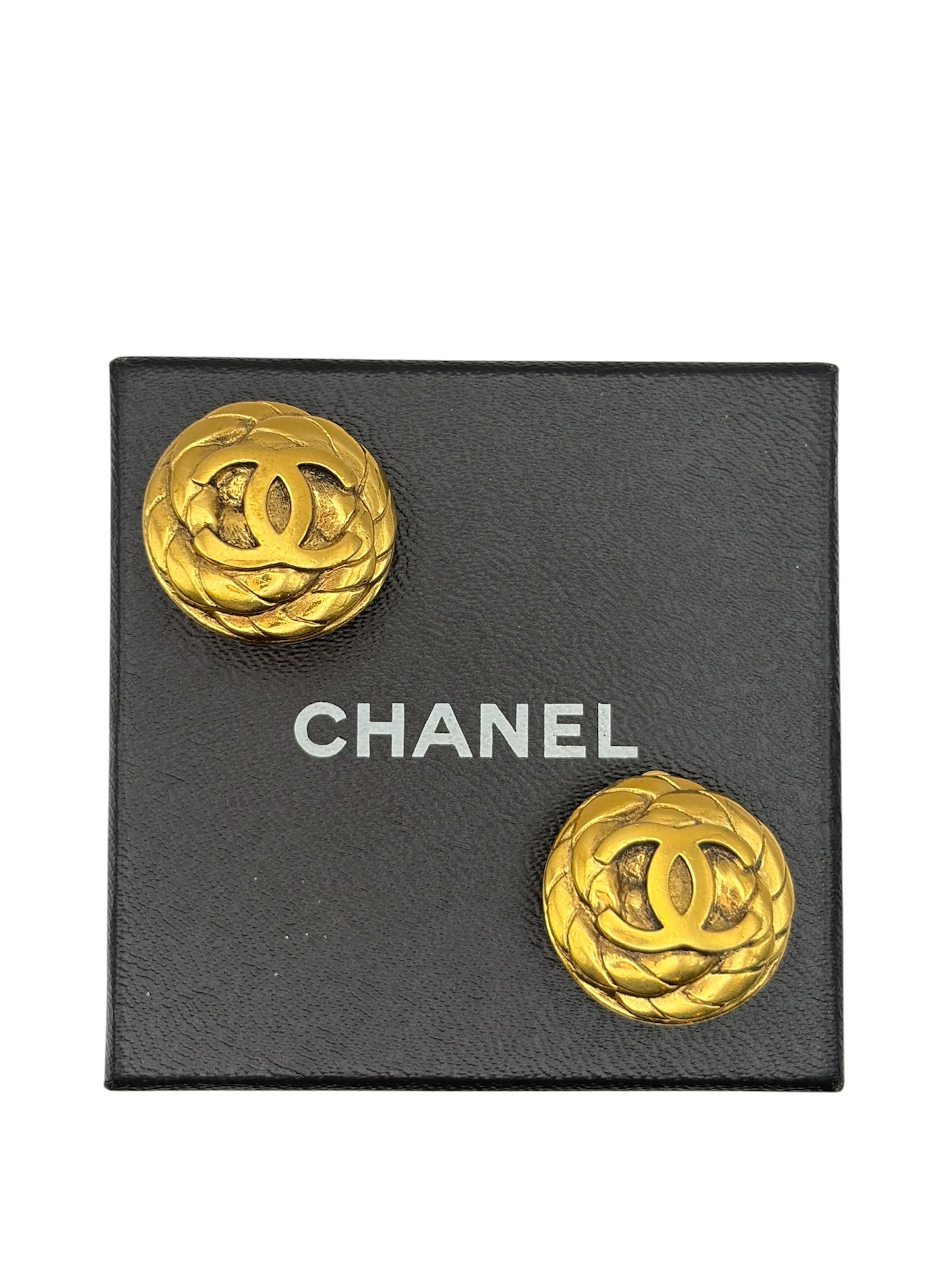 VINTAGE CHANEL QUILTED ROUND CC EARRINGS