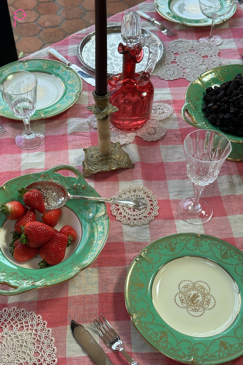 Preloved Vintage Porcelain 15-piece Wedgwood Dinner Set
