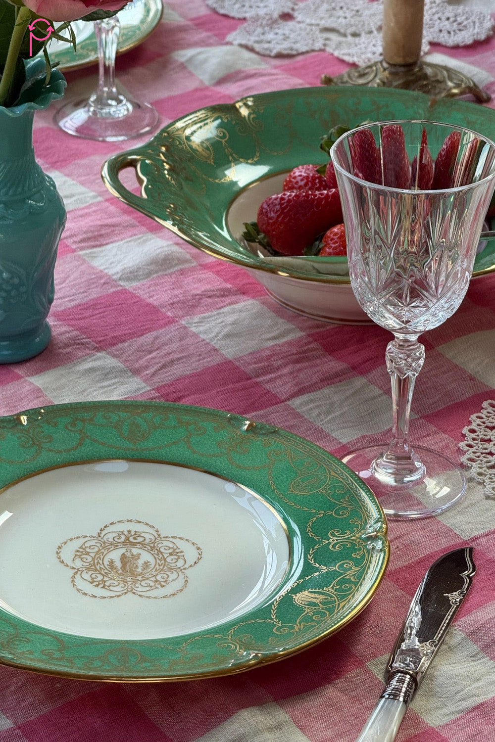 Preloved Vintage Porcelain 15-piece Wedgwood Dinner Set