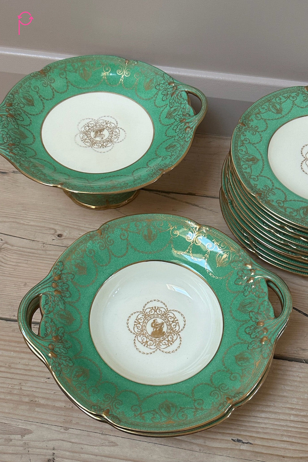 Preloved Vintage Porcelain 15-piece Wedgwood Dinner Set